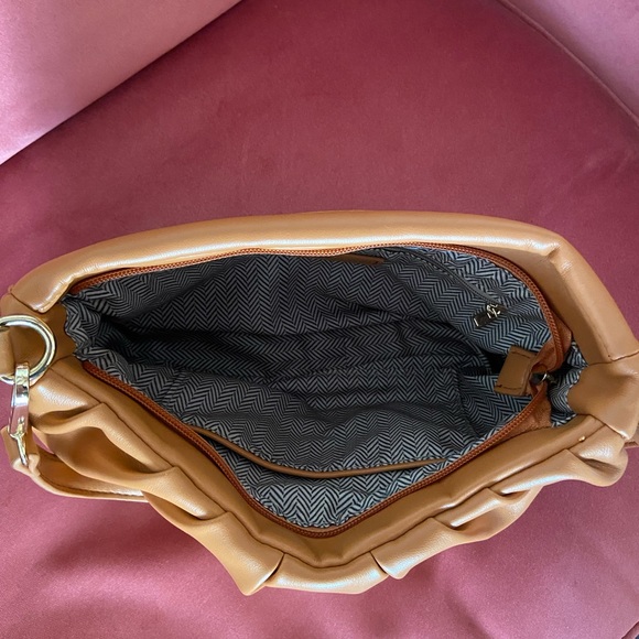 Urban Expressions tan shoulder crossbody - Picture 5 of 6